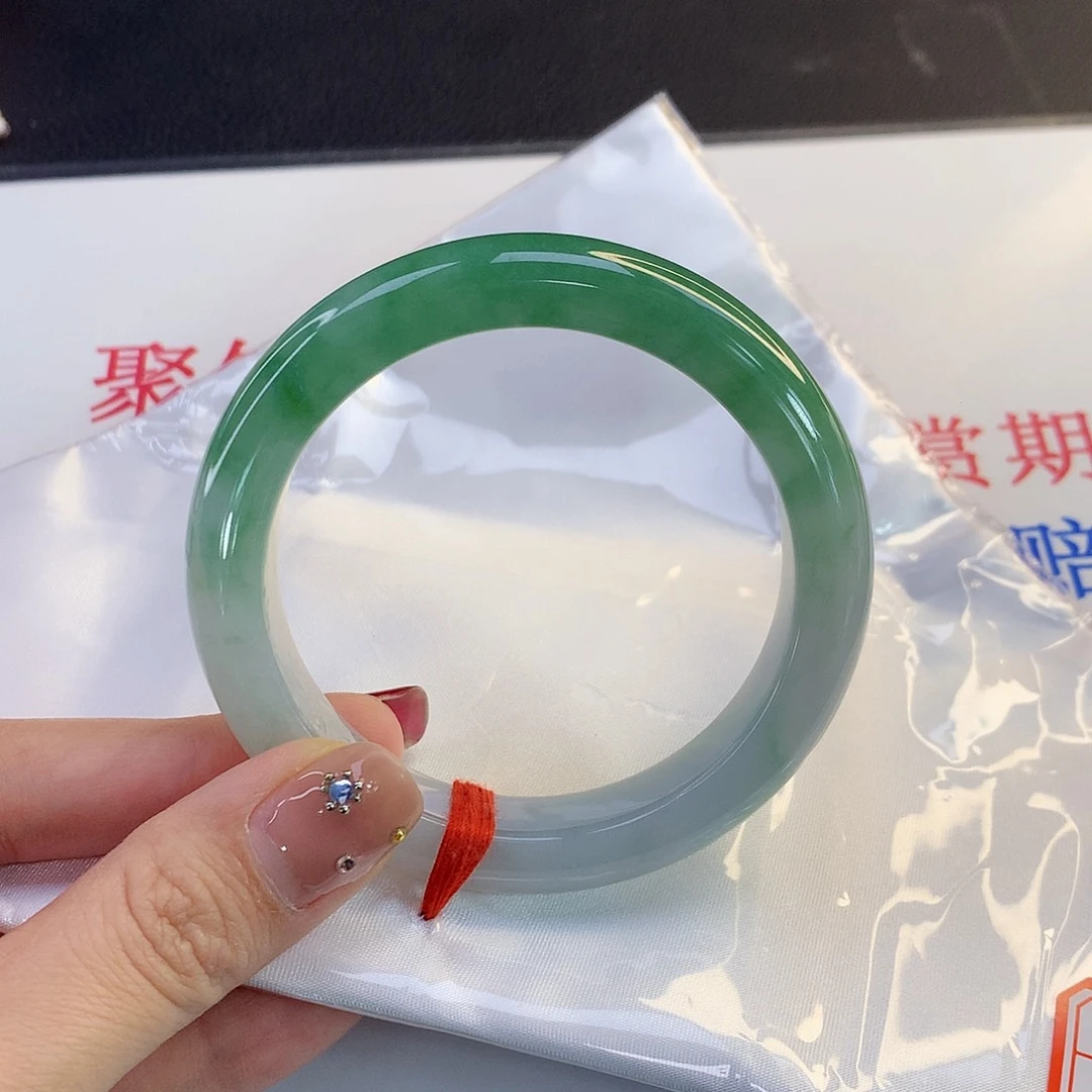 翡翠手镯未镶嵌天然翡翠A货402