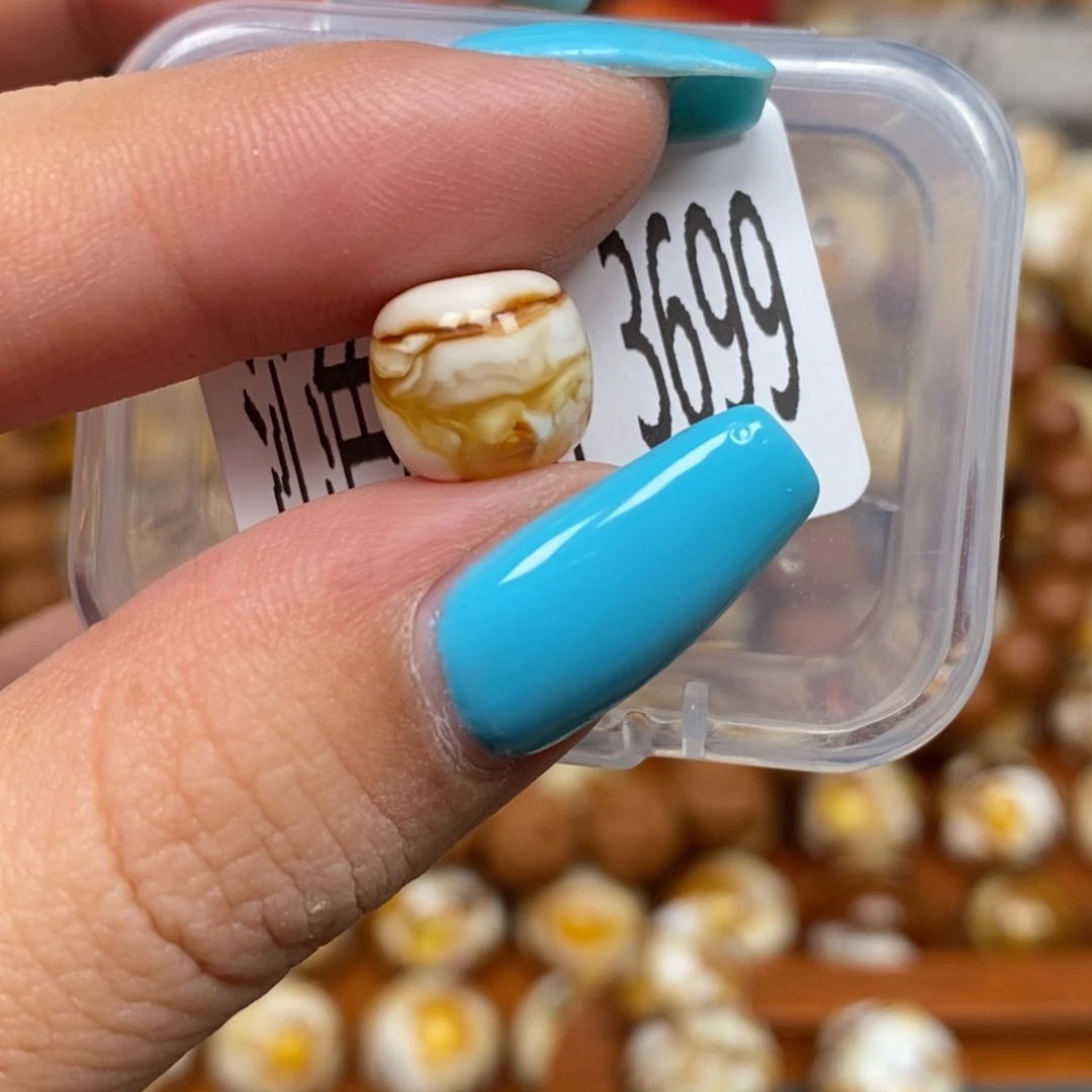 蜜蜡未镶嵌珠宝奇石3699