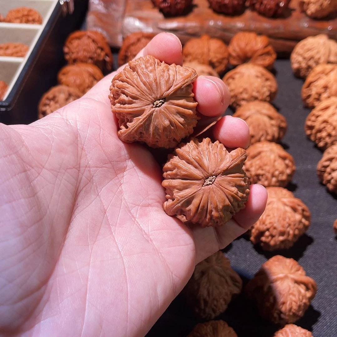 纵***、文玩核桃吊坠磨盘