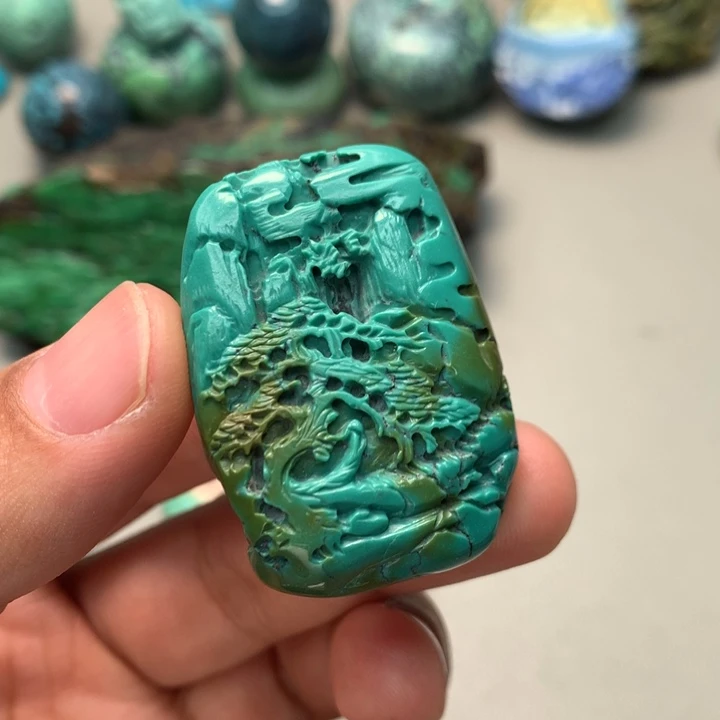 绿松石未镶嵌颈饰