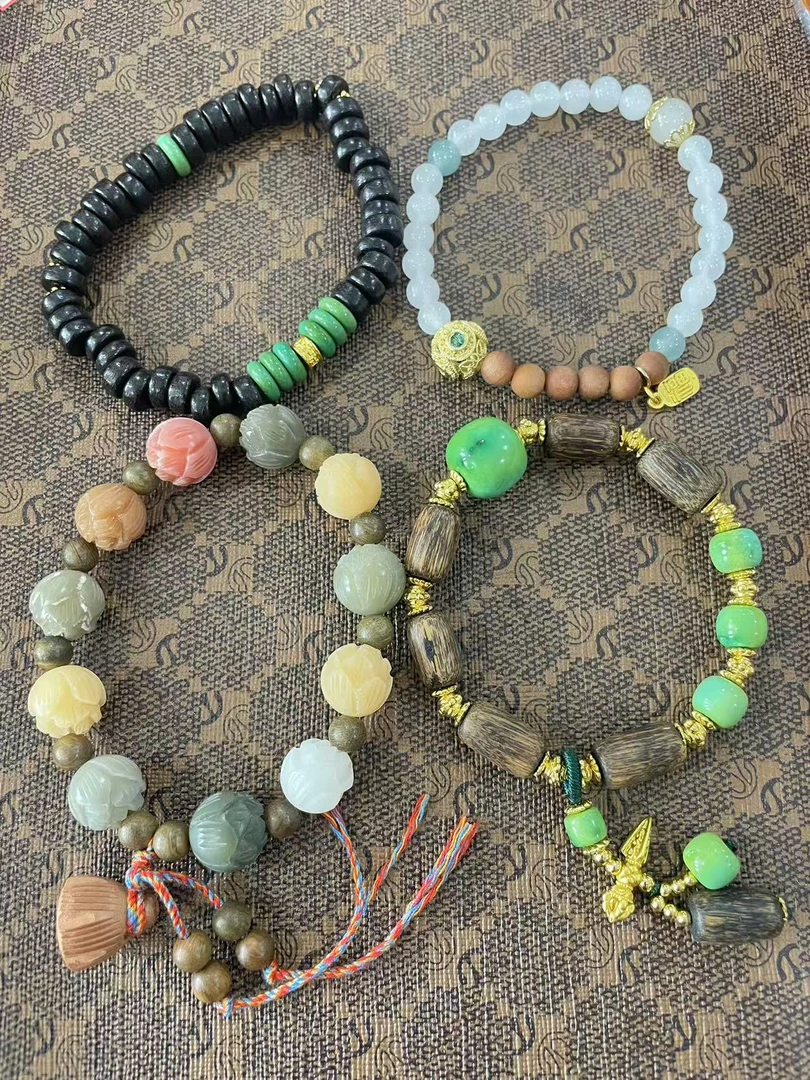 【晶维娅】时尚百搭款经典手链B48