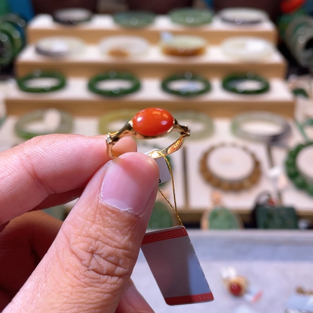 南红玛瑙柿子红戒指18K金镶嵌