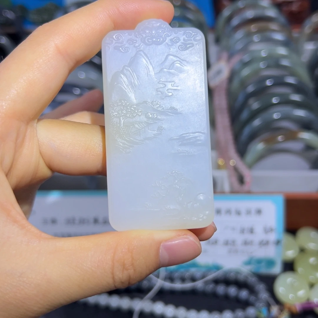 颈饰未镶嵌和田玉（糖玉）
