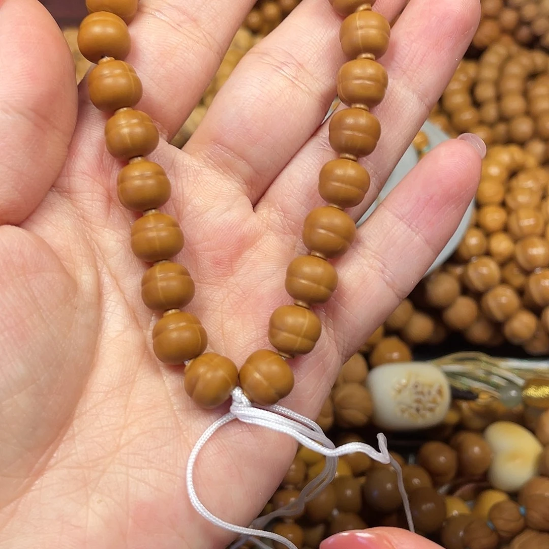 木꧁****꧂微瑕小葫芦。