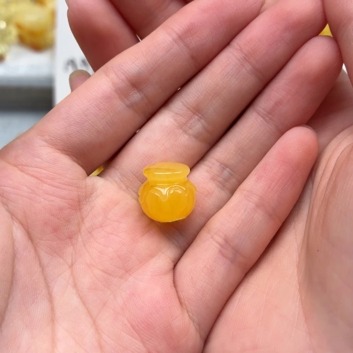 C****蜜蜡未镶嵌珠宝奇石