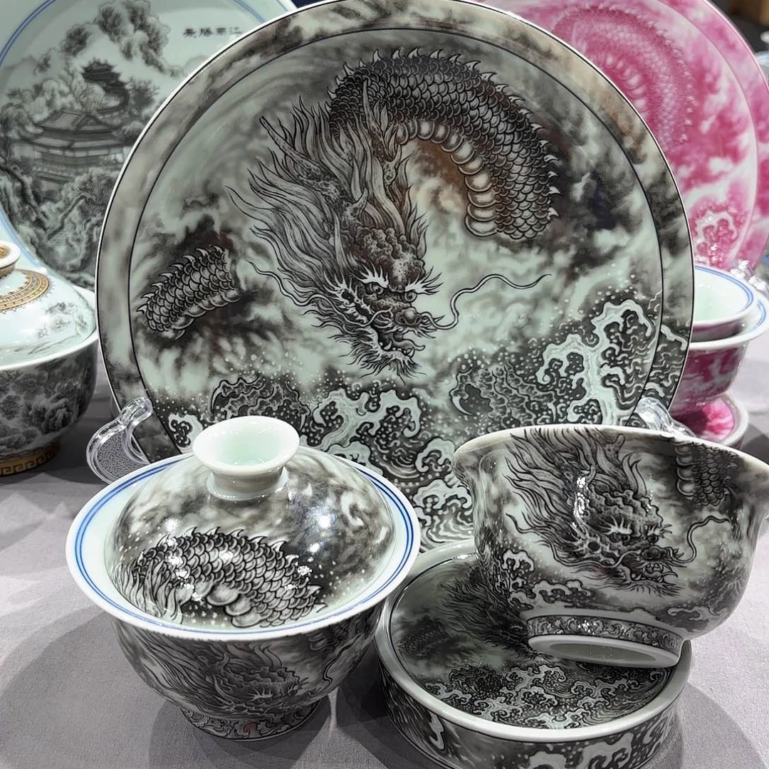 瓷片景德镇瓷器博物陈列中心的一座展品上