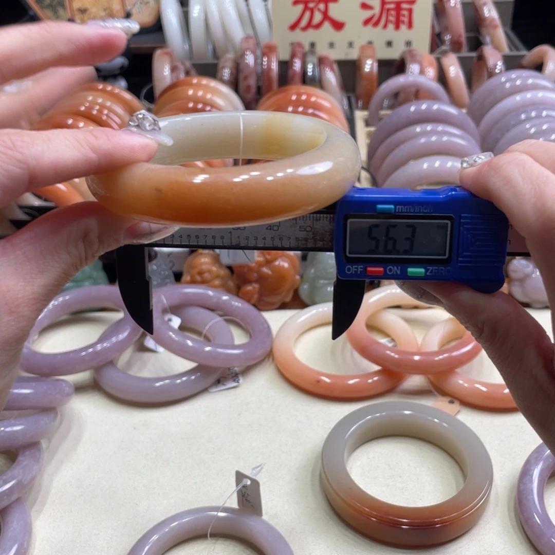 未镶嵌手镯石英质玉