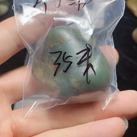 颈饰未镶嵌和田玉（糖玉）