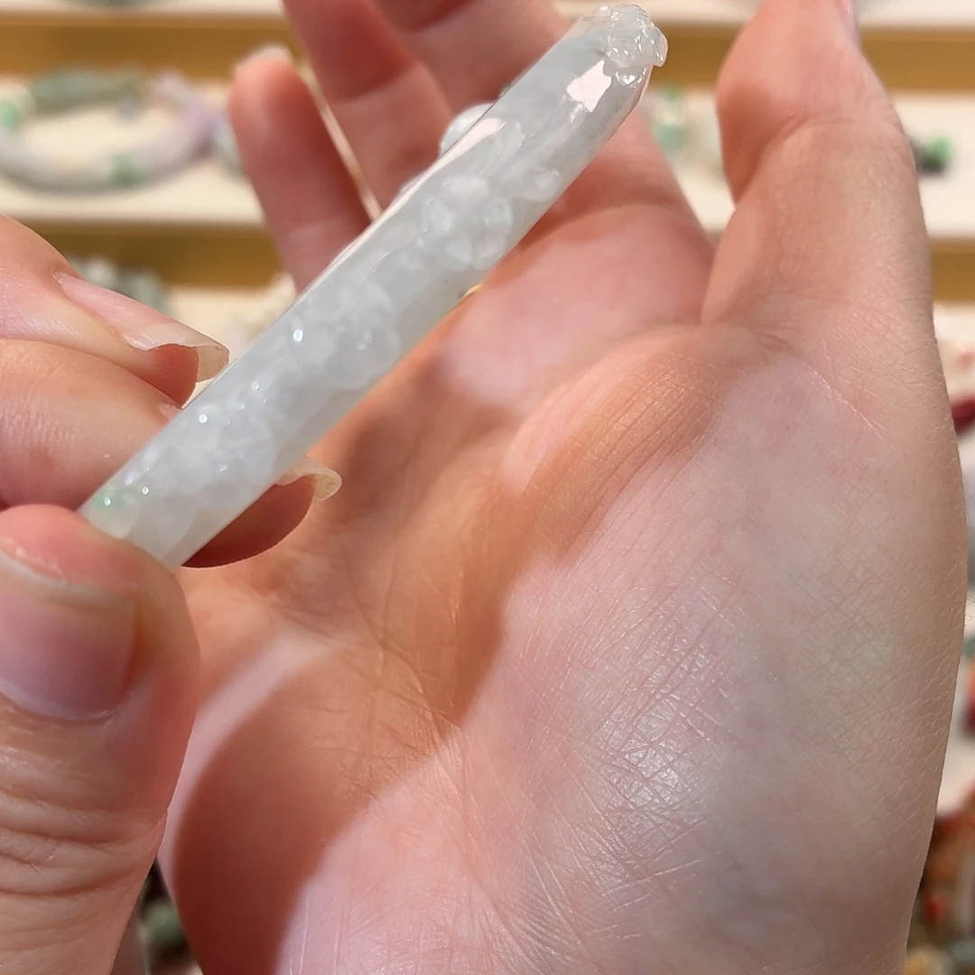 翡翠未镶嵌手镯小细条