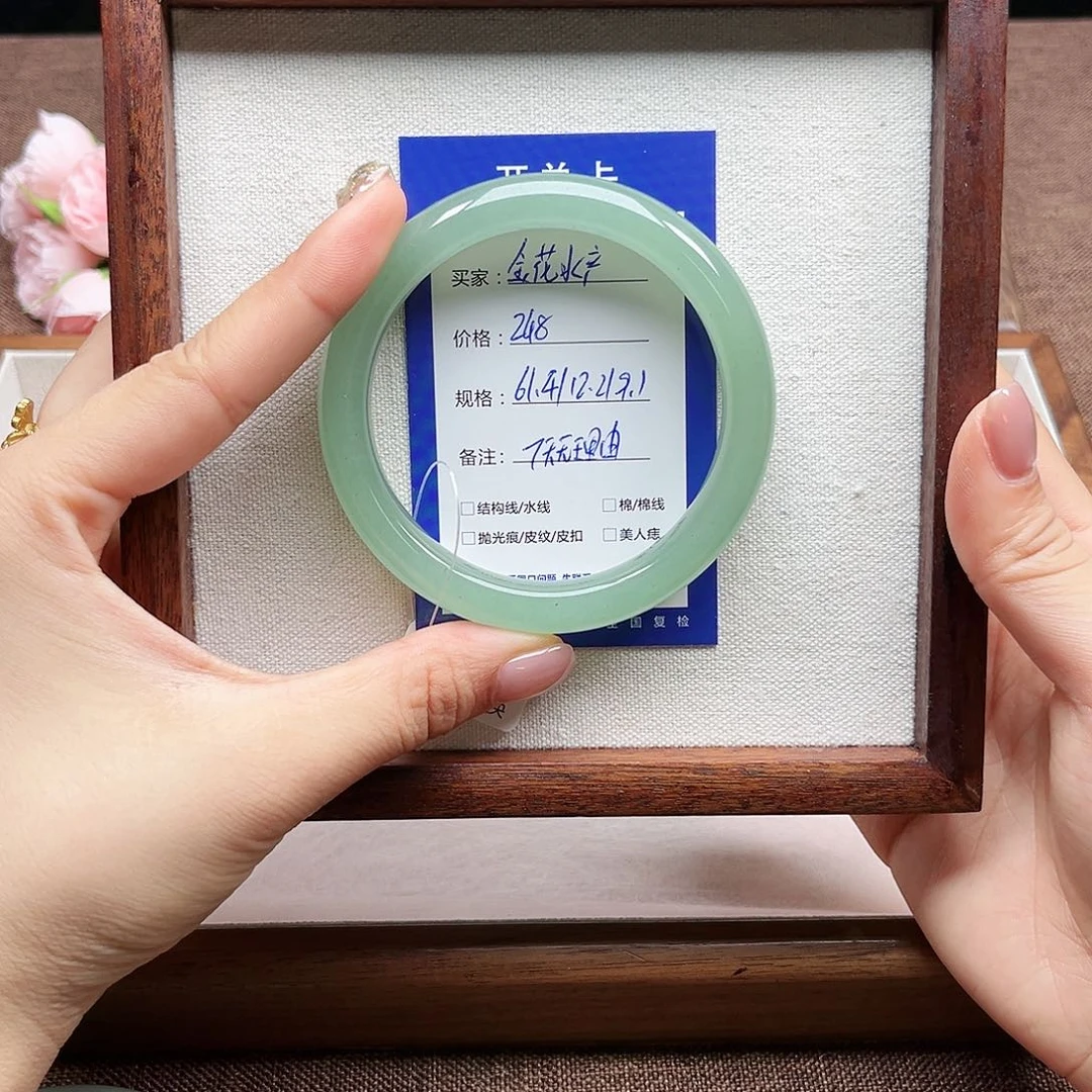 金***产未镶嵌手镯石英质玉