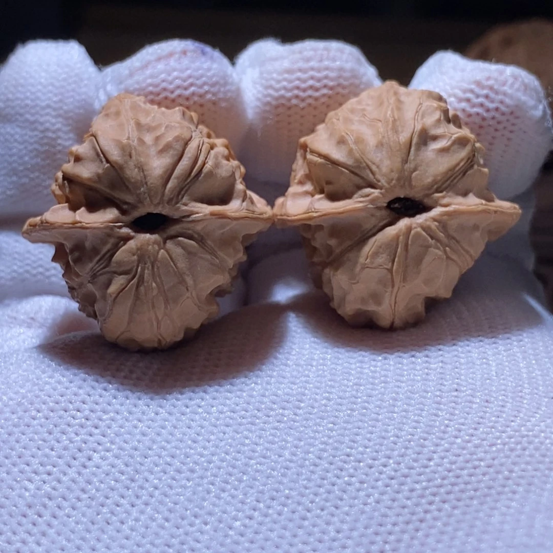 文玩核桃吊坠鸡心30