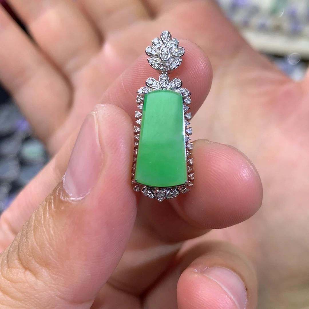 翡翠18K金镶嵌吊坠(不含链)签收后48小时鉴赏期