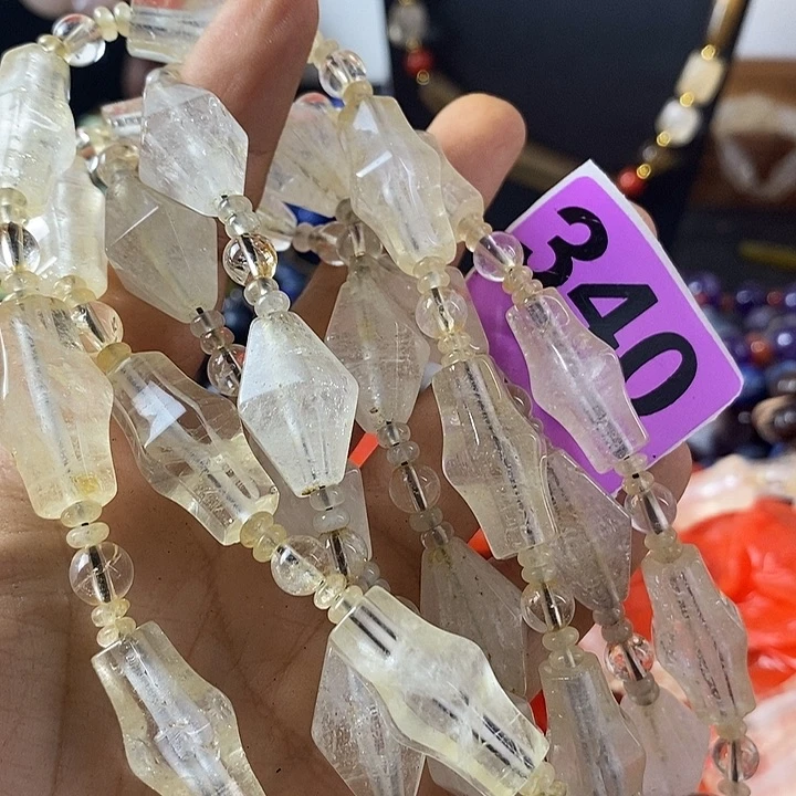 红***子和田玉（糖玉）未镶嵌颈饰