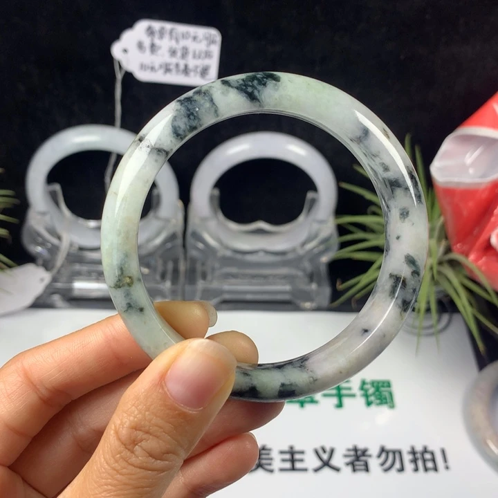 翡翠未镶嵌手镯54号。 58.1圈