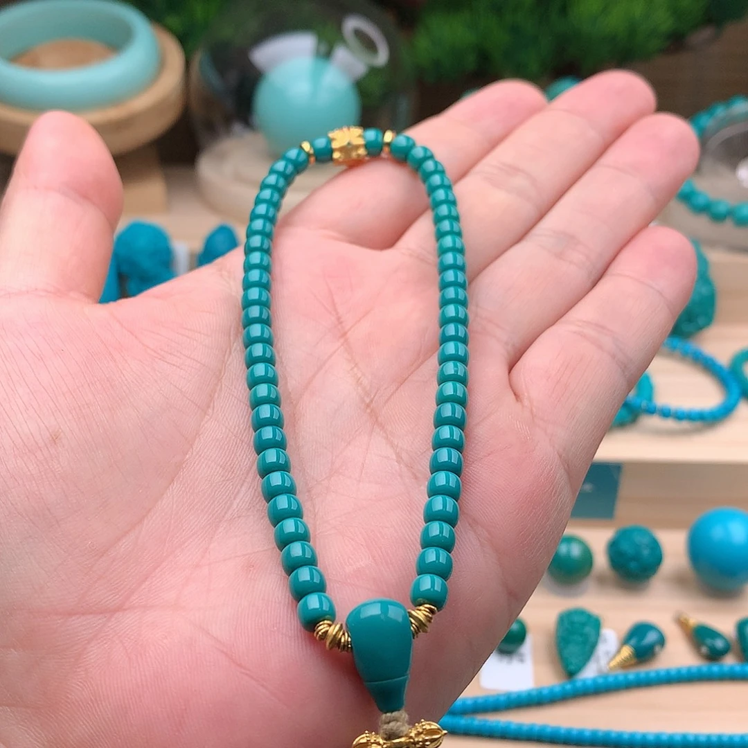 绿松石未镶嵌颈饰