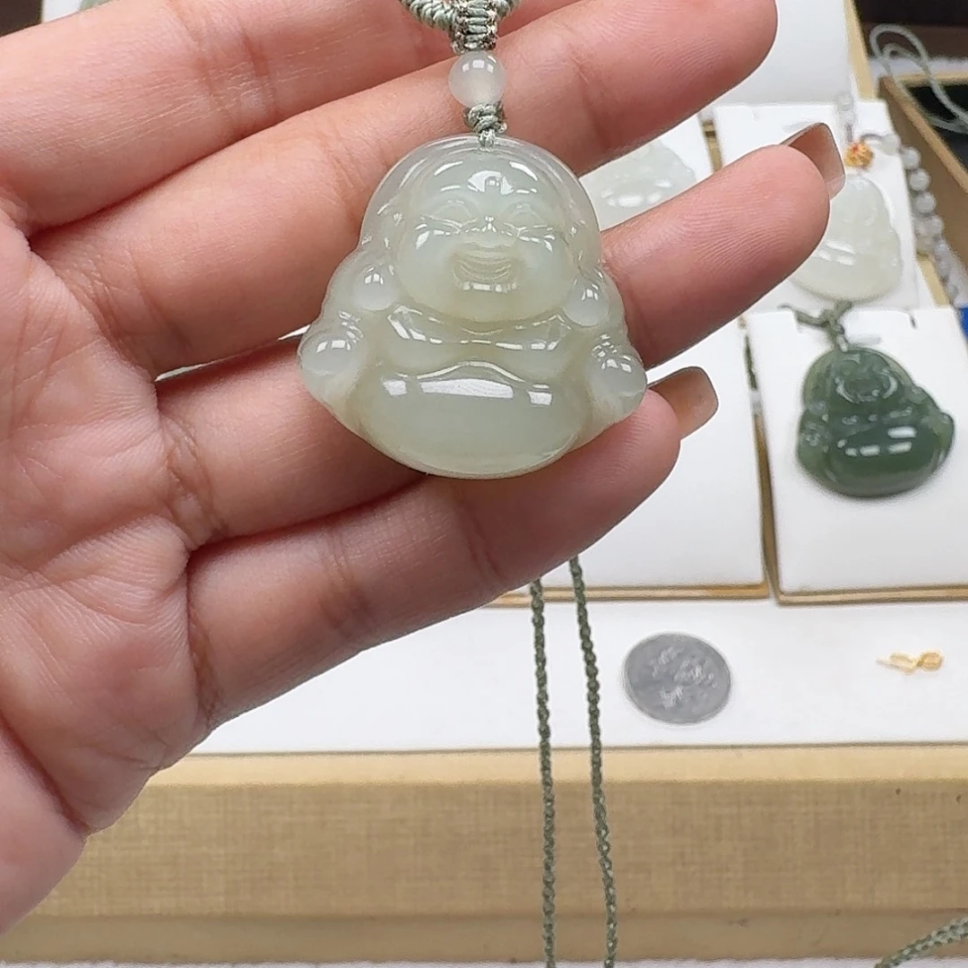 只***饭和田玉未镶嵌颈饰