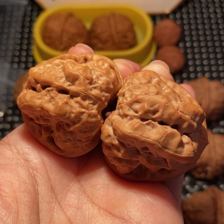 把件文玩核桃四开大掐腰八蹬腿