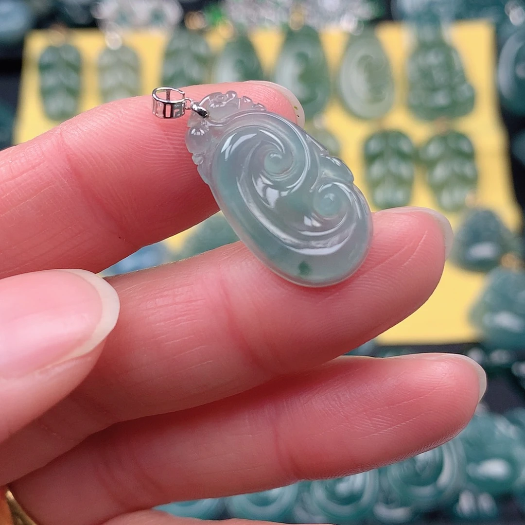 翡翠吊坠(赠链)18K金镶嵌吊坠