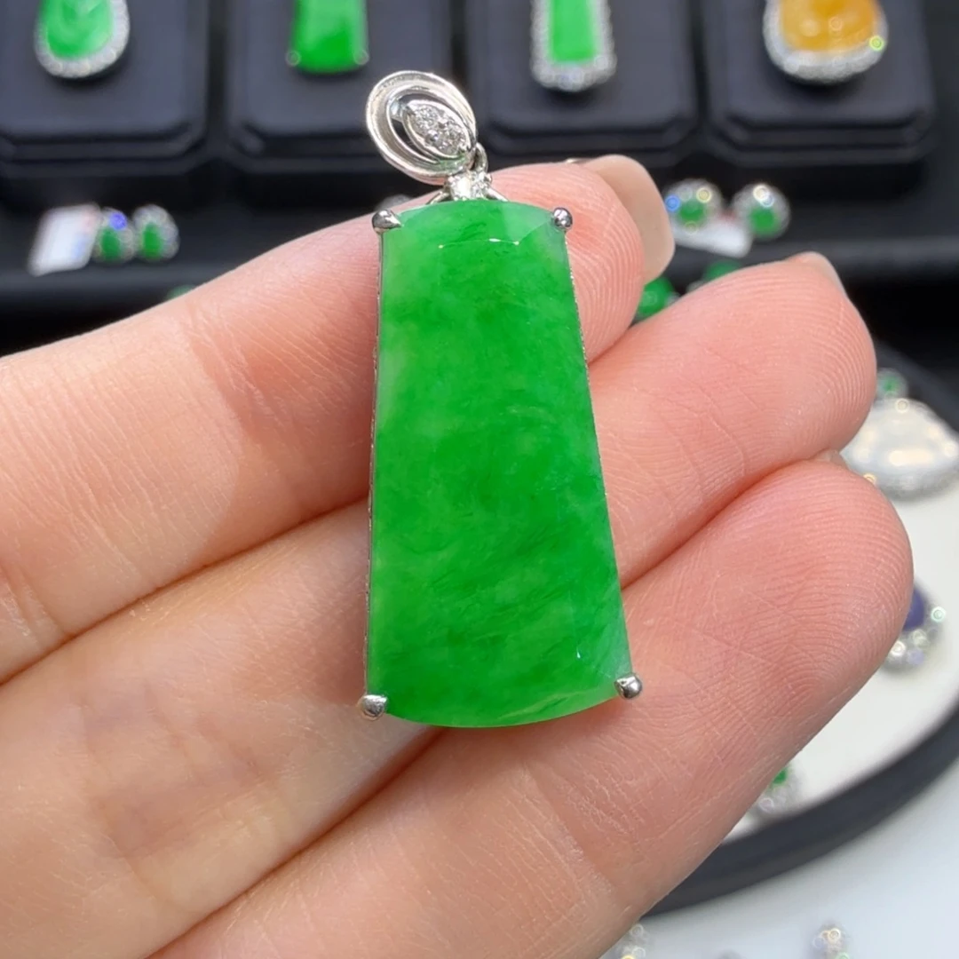 翡翠18K金镶嵌颈饰收到货48小时鉴赏期