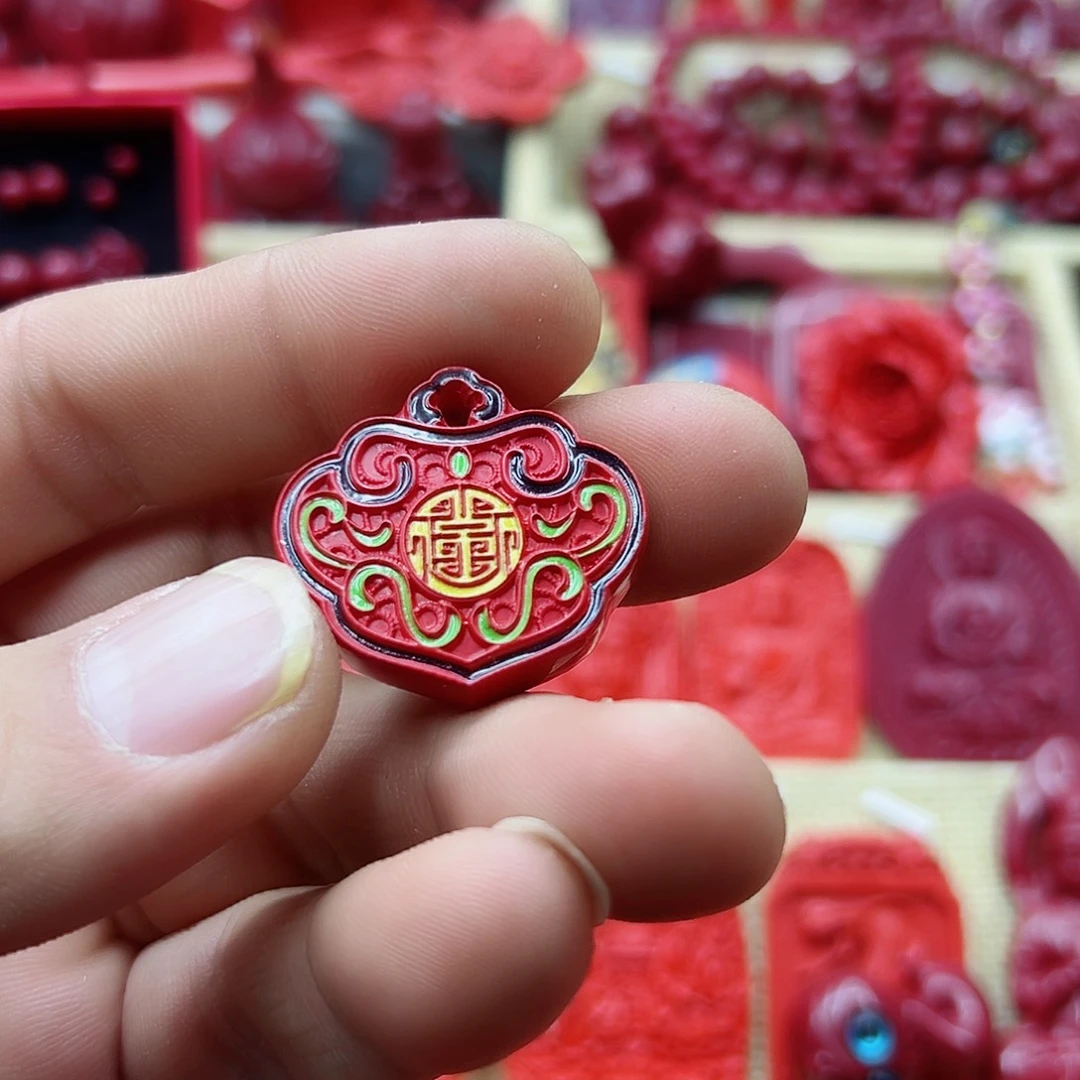 东陵石颈饰未镶嵌传*