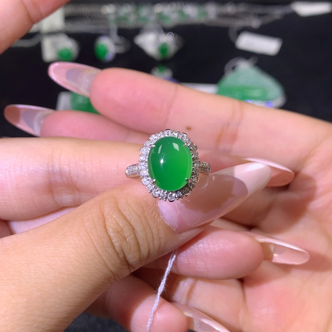 翡翠戒指18K金镶嵌翡翠