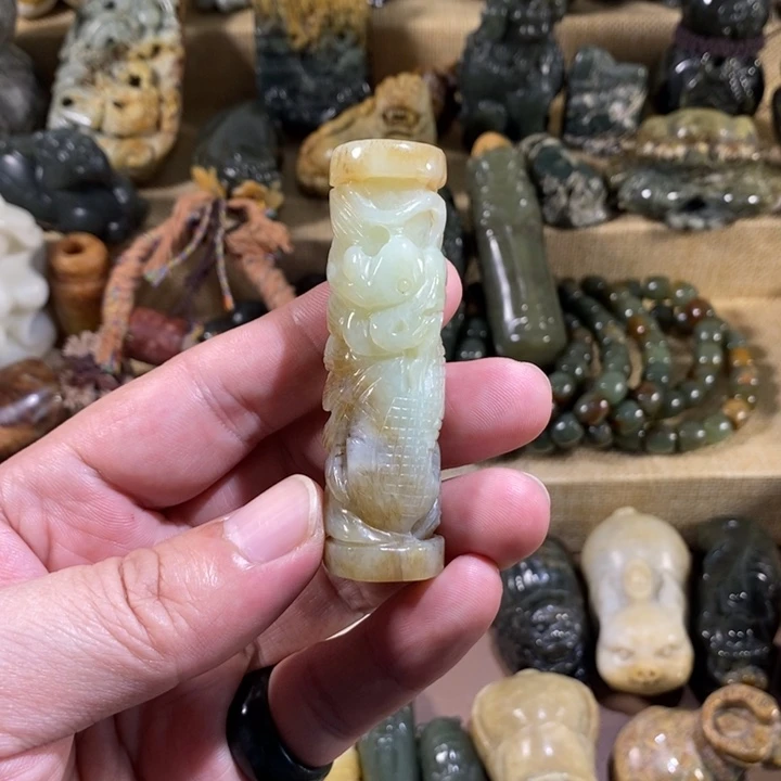 未镶嵌透闪石质玉挂件