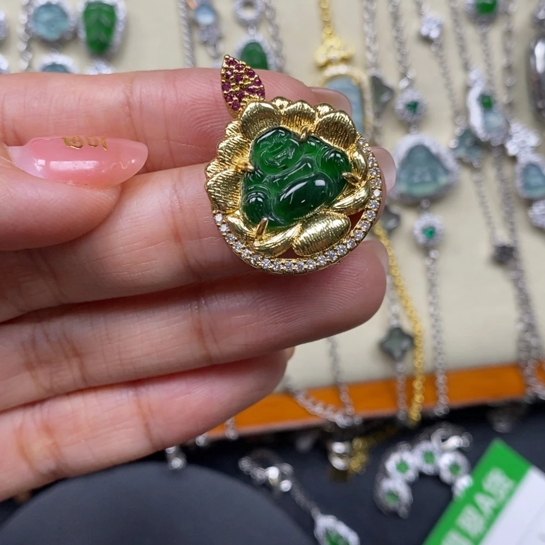 翡翠颈饰未镶嵌翡翠