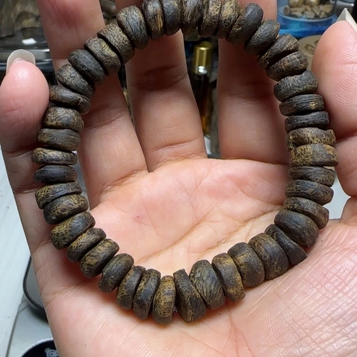 木8****哥奇楠乌身小包壳珠