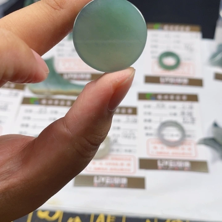 翡翠未镶嵌颈饰?*哥翡翠圆牌