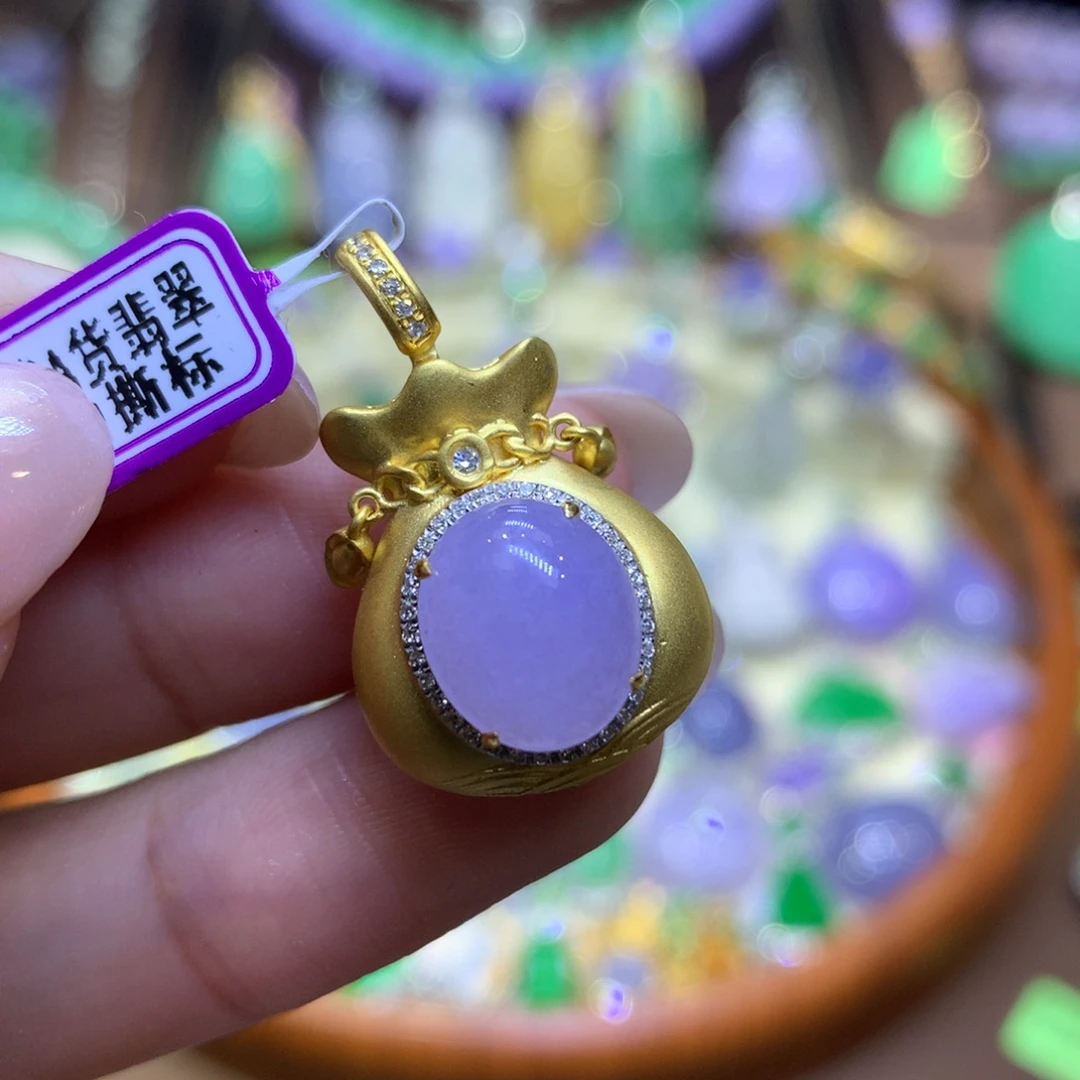翡翠18K金镶嵌颈饰