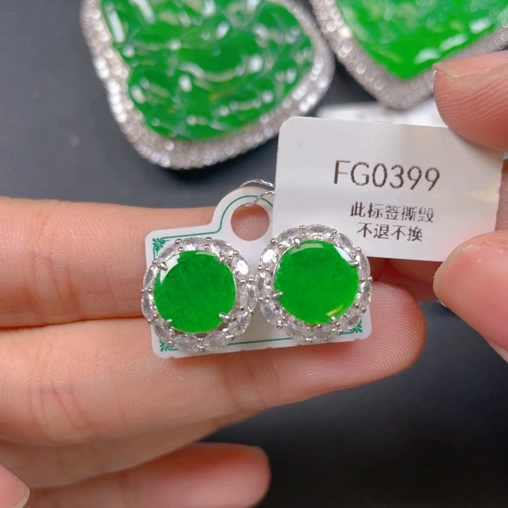 【闪购商品】颈饰银S925镶嵌翡翠L****的翡翠