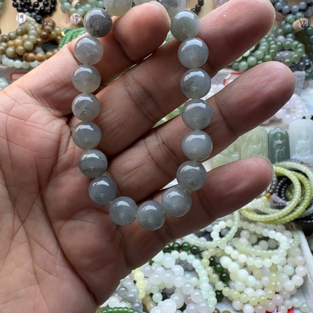 ෆ***i和田玉未镶嵌手链
