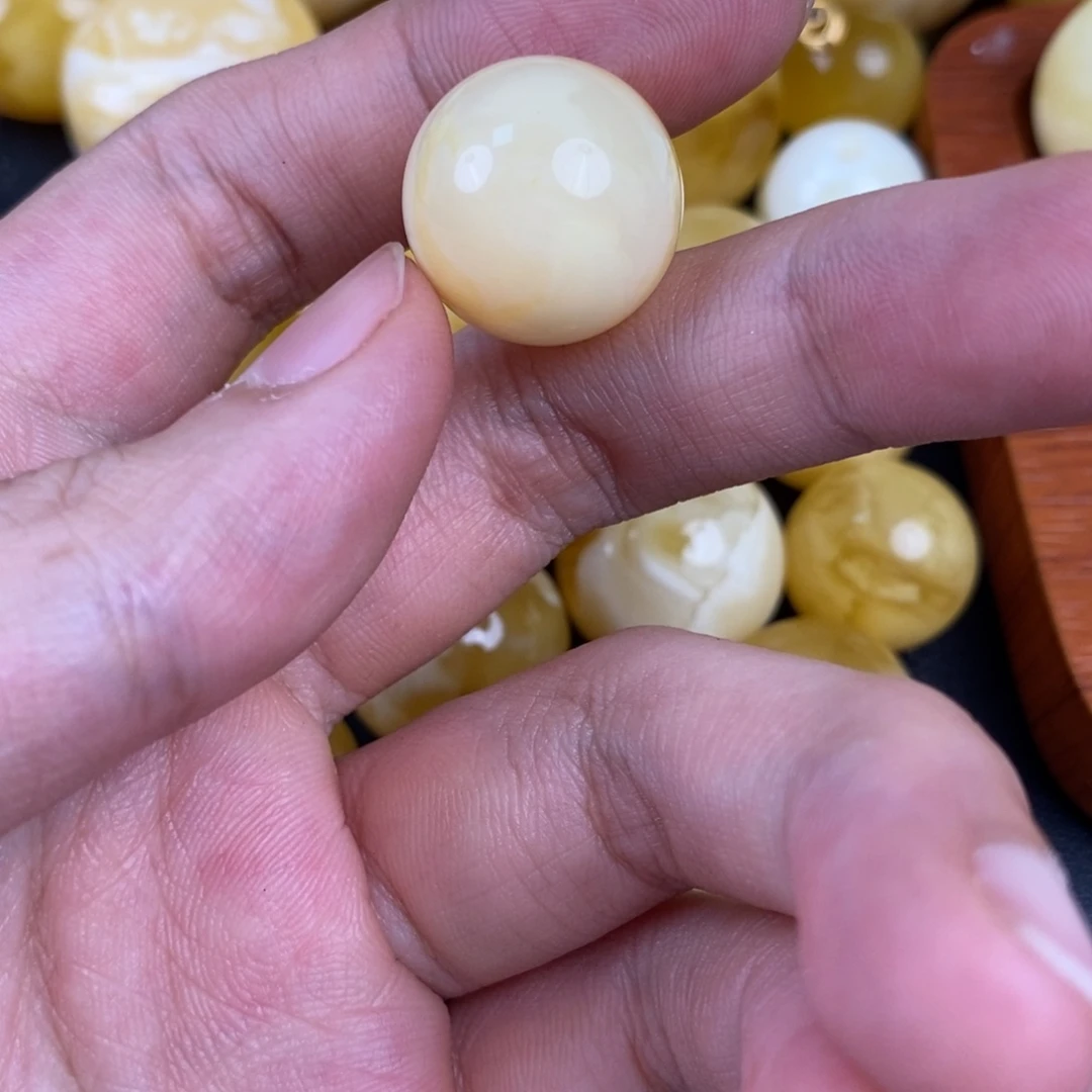 琥珀未镶嵌裸石38