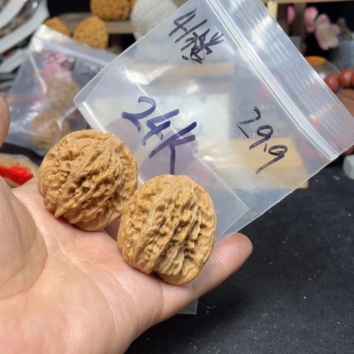文玩核桃把件2***帅四座楼