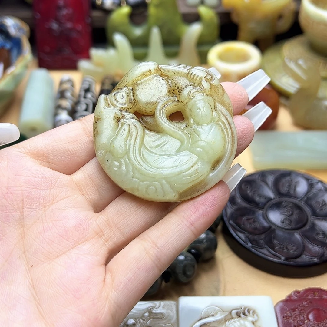 蛇纹石玉未镶嵌颈饰