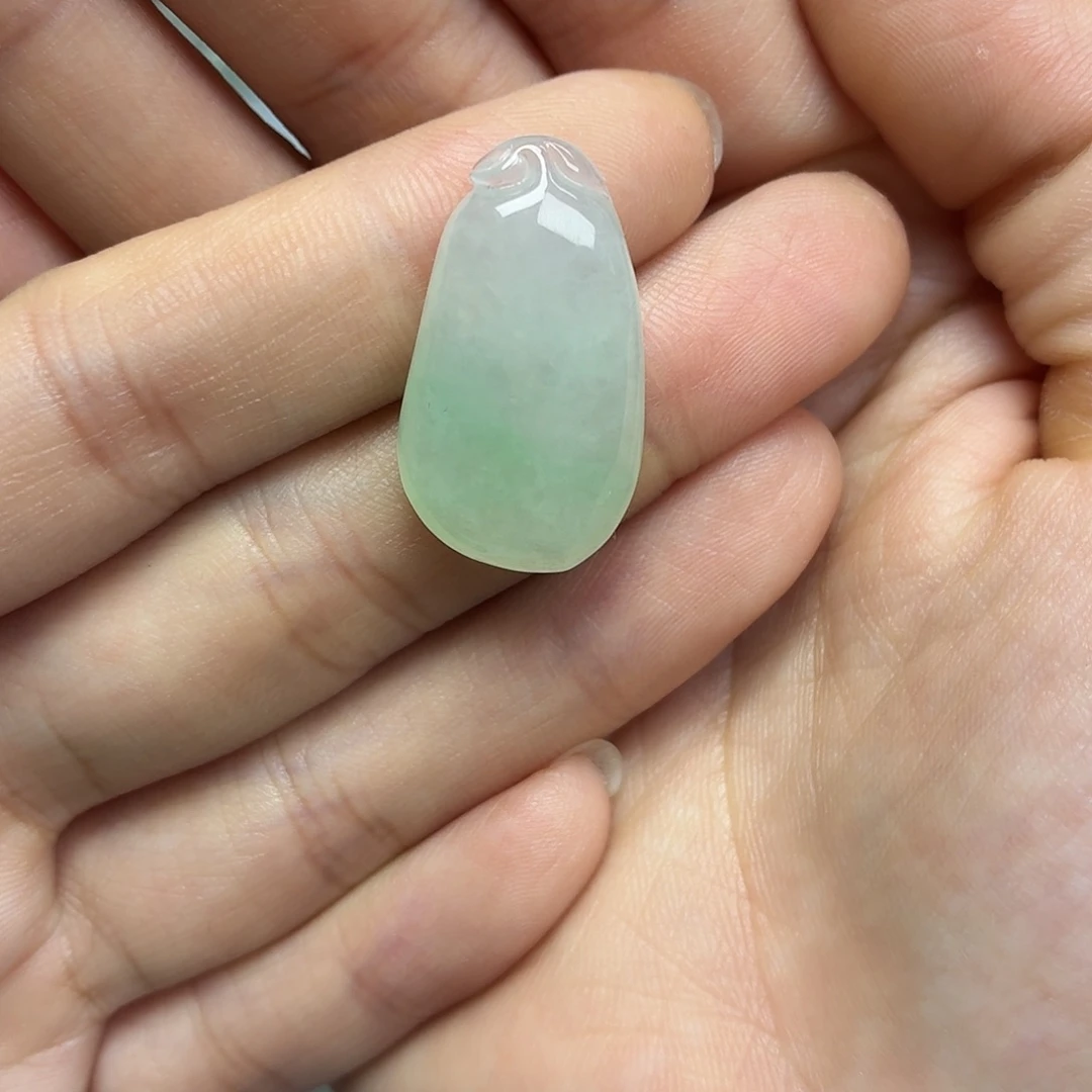 翡翠未镶嵌颈饰绿瓜