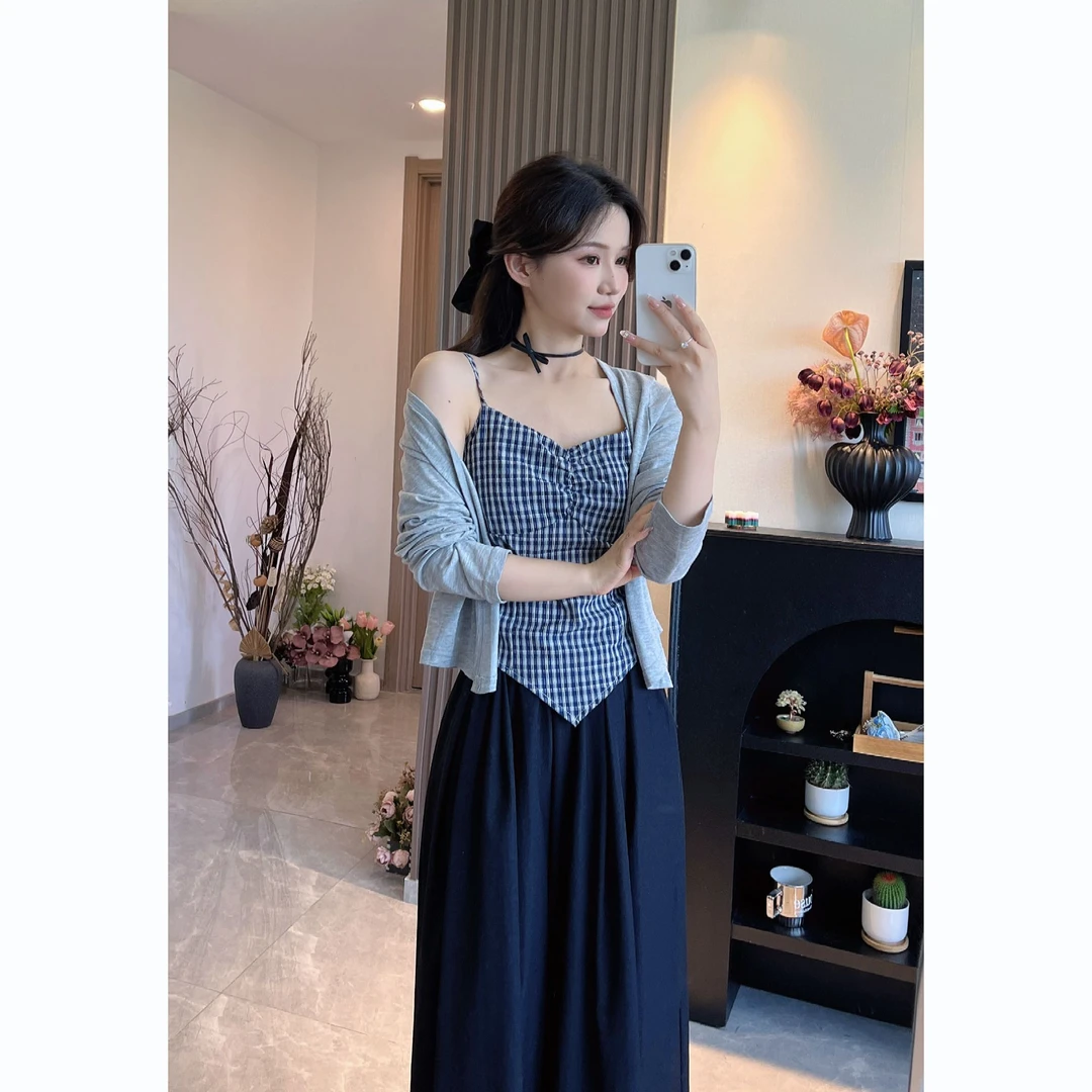 2025韩系灰色格子长袖吊带与纯色薄款开衫防晒套装气质显瘦