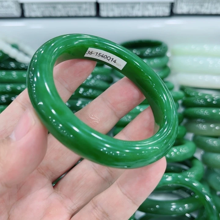 F***～未镶嵌手镯和田玉54.6～0