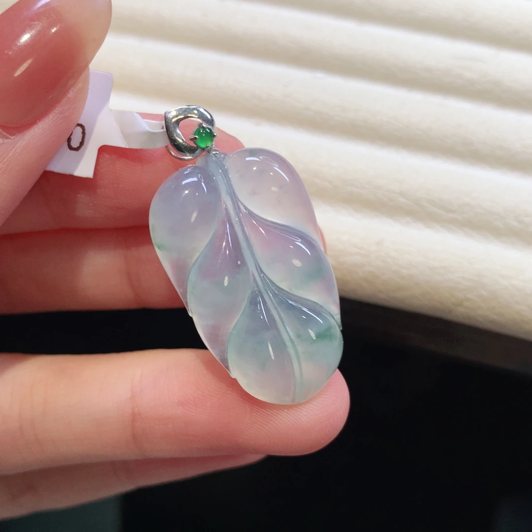 翡翠18K金镶嵌颈饰叶子