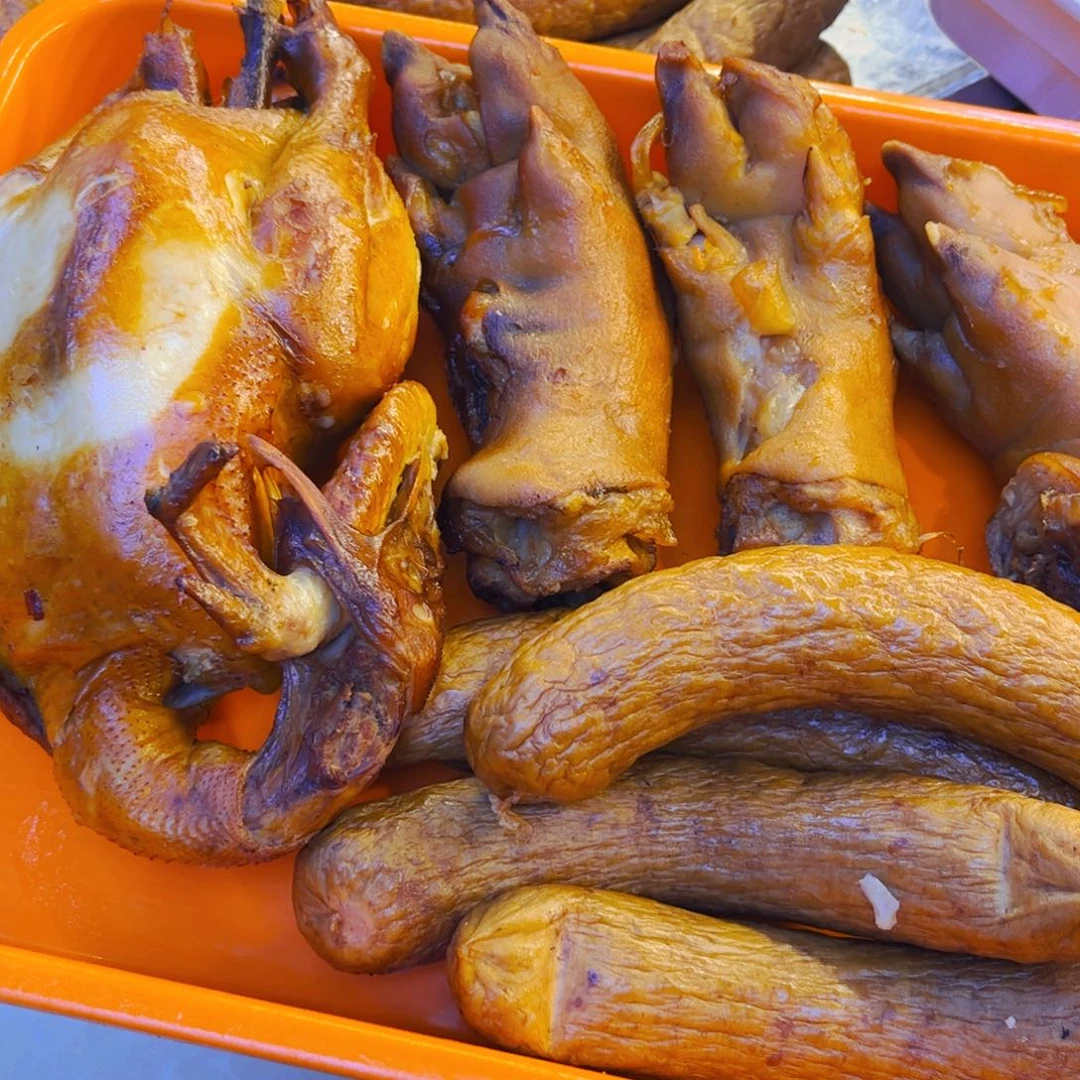 三黄鸡➕3个六两猪手➕4儿童肠