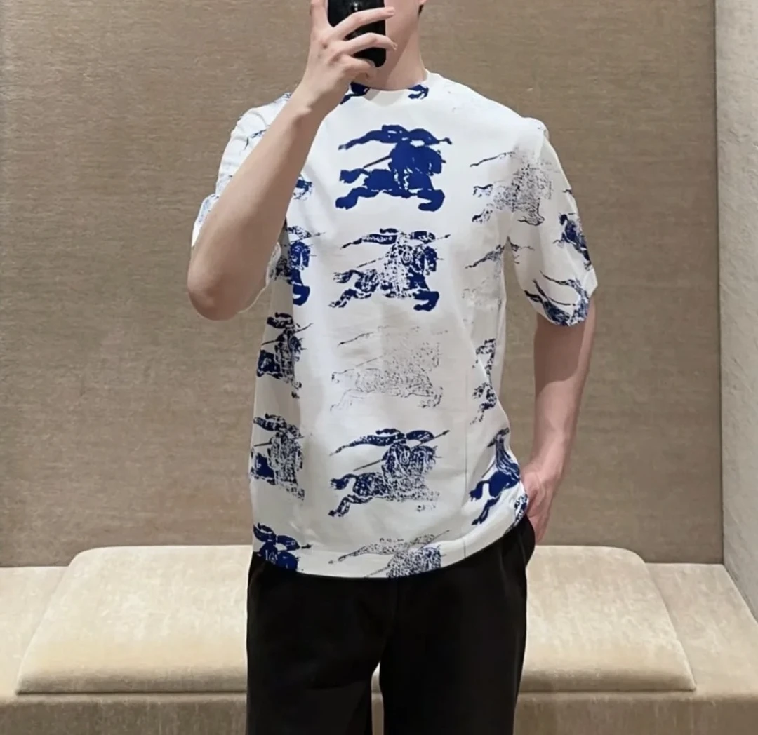 全新未使用 BURBERRY/博柏利 新款白色战马满印logo标志休闲短袖