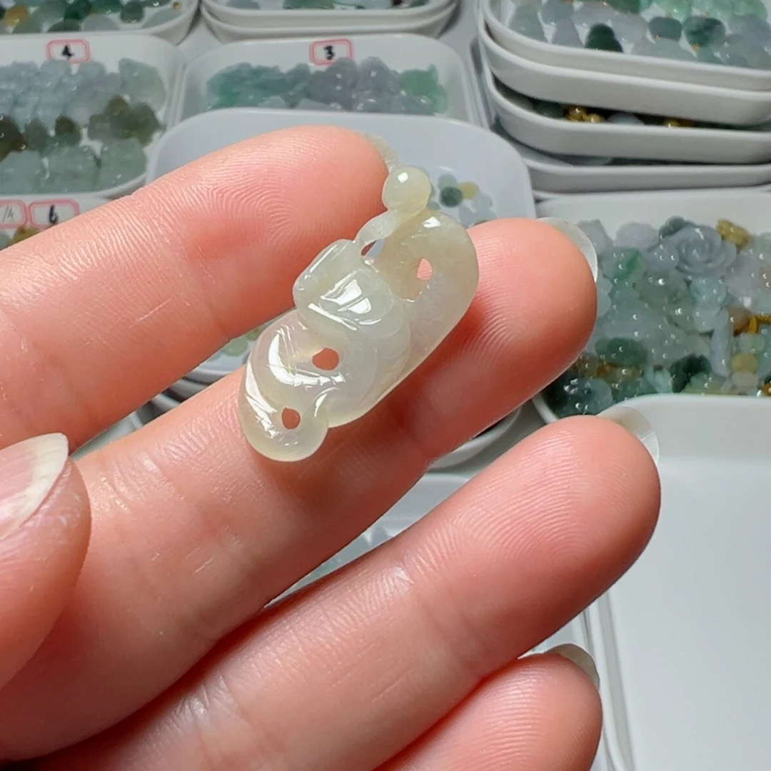翡翠颈饰未镶嵌柿**顺吊坠孔蛇一个