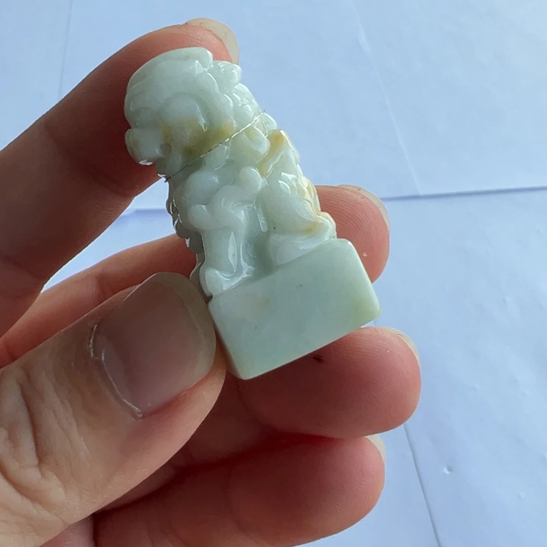 翡翠未镶嵌颈饰印章