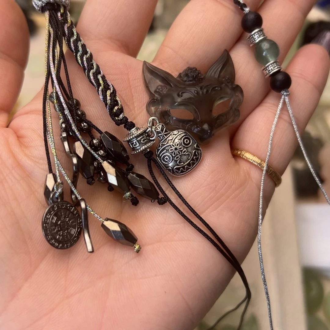 蛇纹石玉颈饰合金