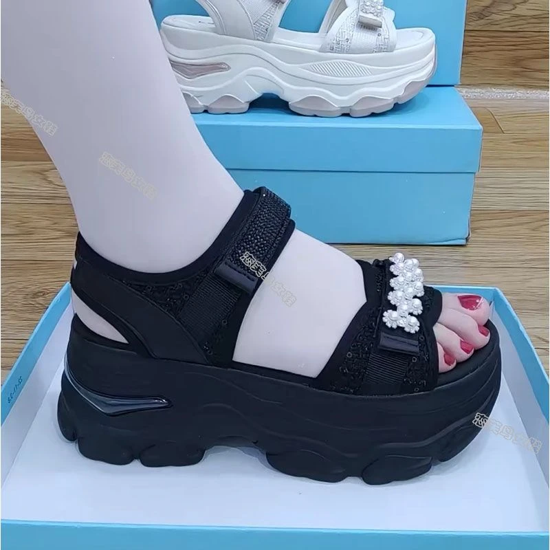 2025夏季新款沙滩凉鞋魔术贴水钻松糕百搭小个子厚底增高时装凉鞋