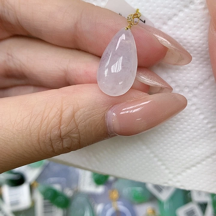 颈饰18K金镶嵌翡翠