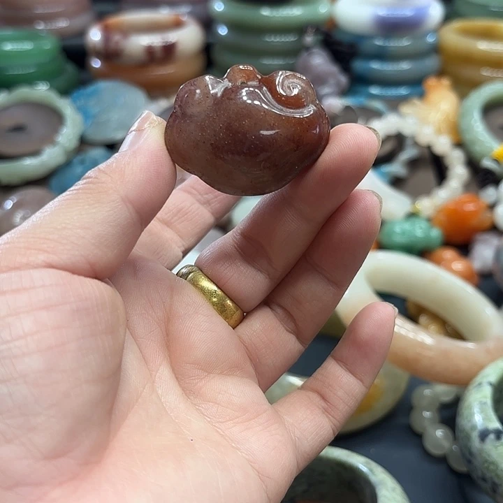 石英岩玉合金颈饰