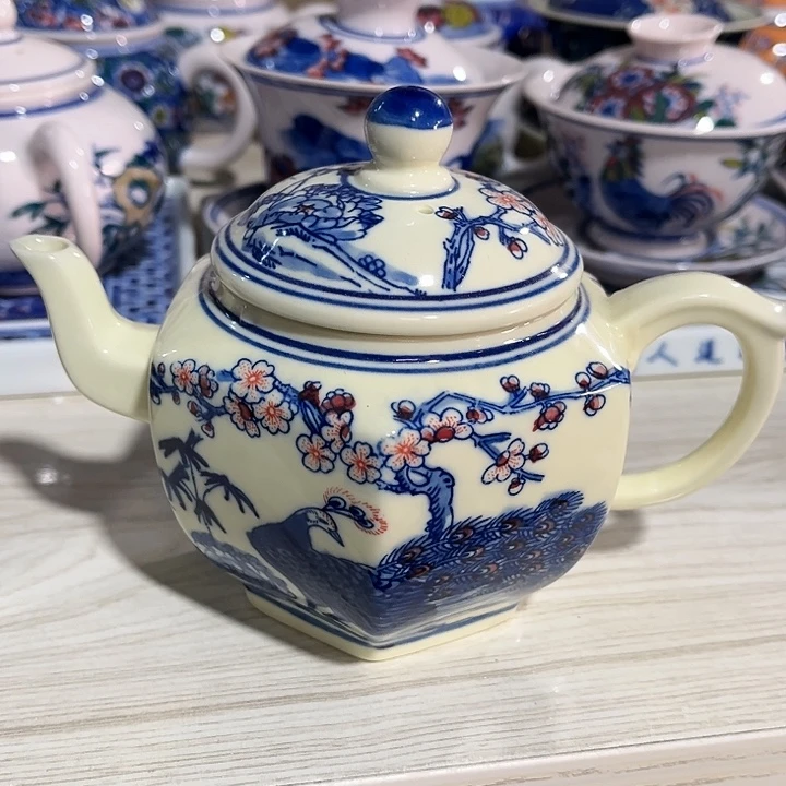 瓷片景德镇陶瓷茶壶。黄西西