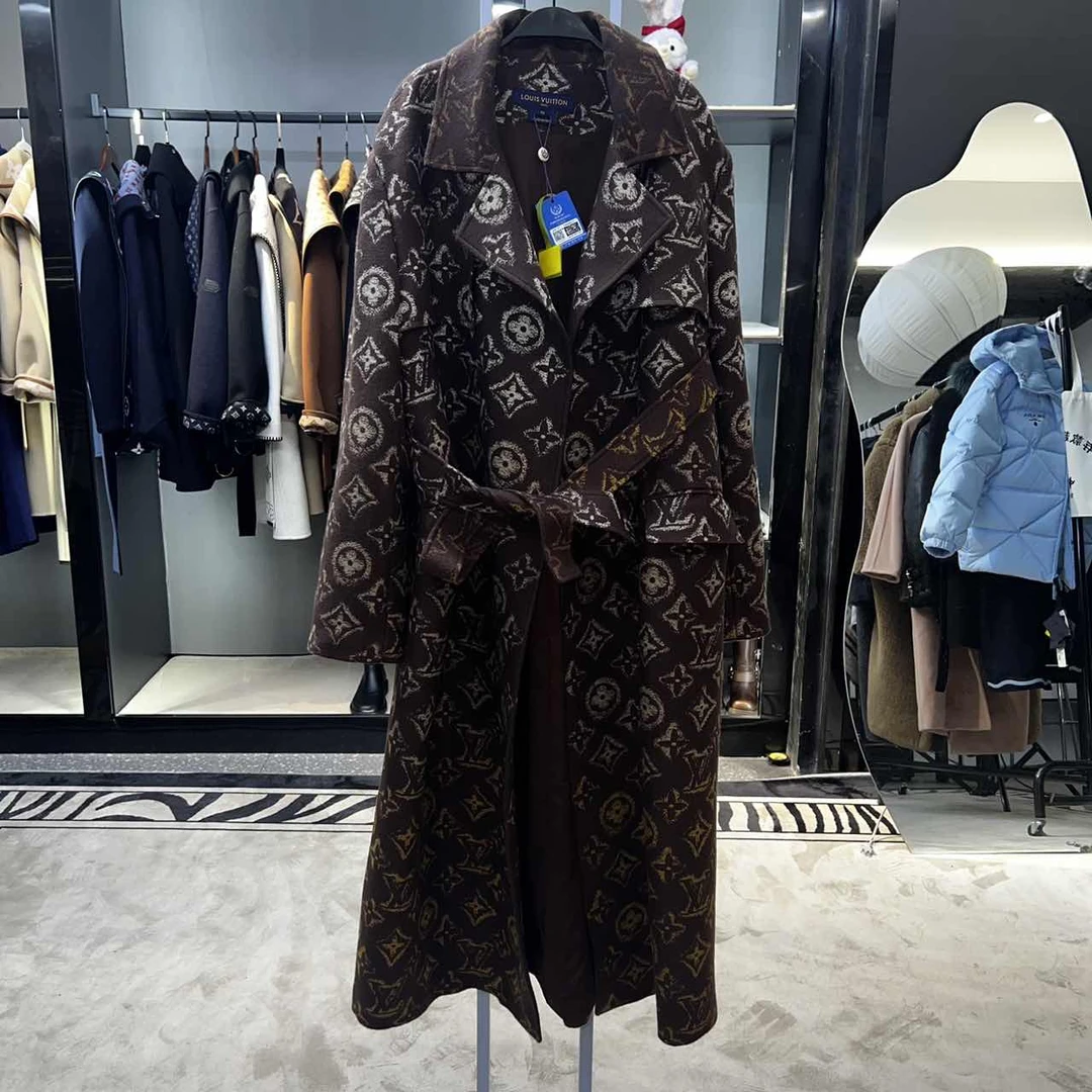 全新未使用 LouisVuitton/路易威登 汤/P205741438/满印大衣 42码