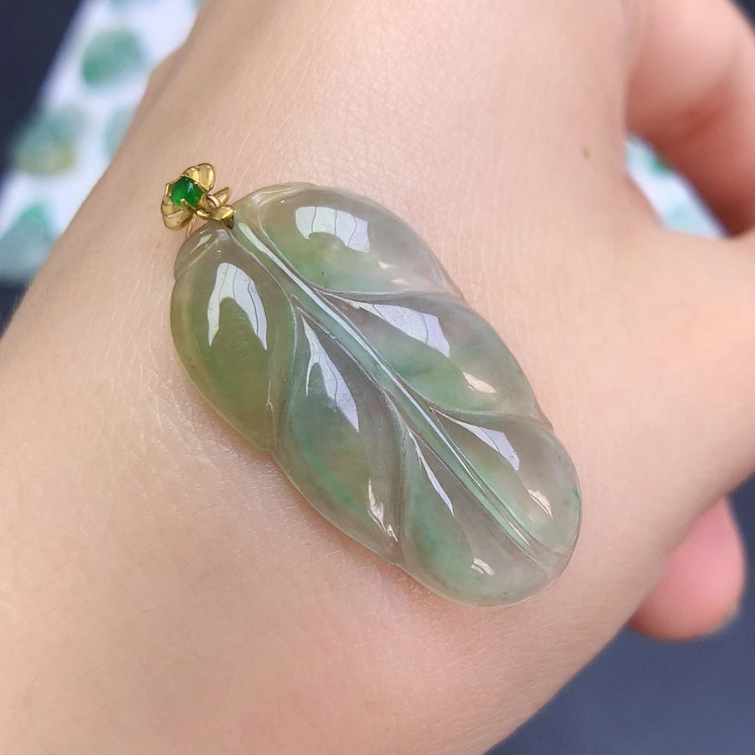 翡翠18K金镶嵌颈饰叶子